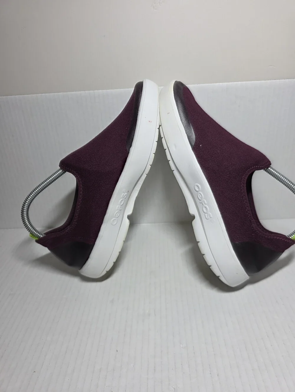 Oofos Oomg Low Women's Size 9 Slip On Shoes Maroon